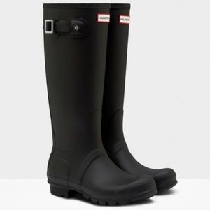 Hunter Women's Original Tall Rain Boots: Black 🌧